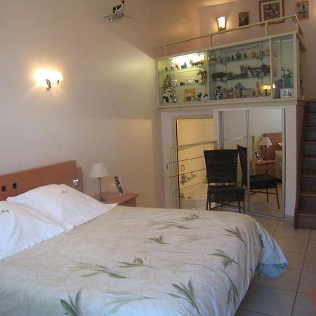 Hotel Le Manoir Aux Vaches Yvetot Bagian luar foto