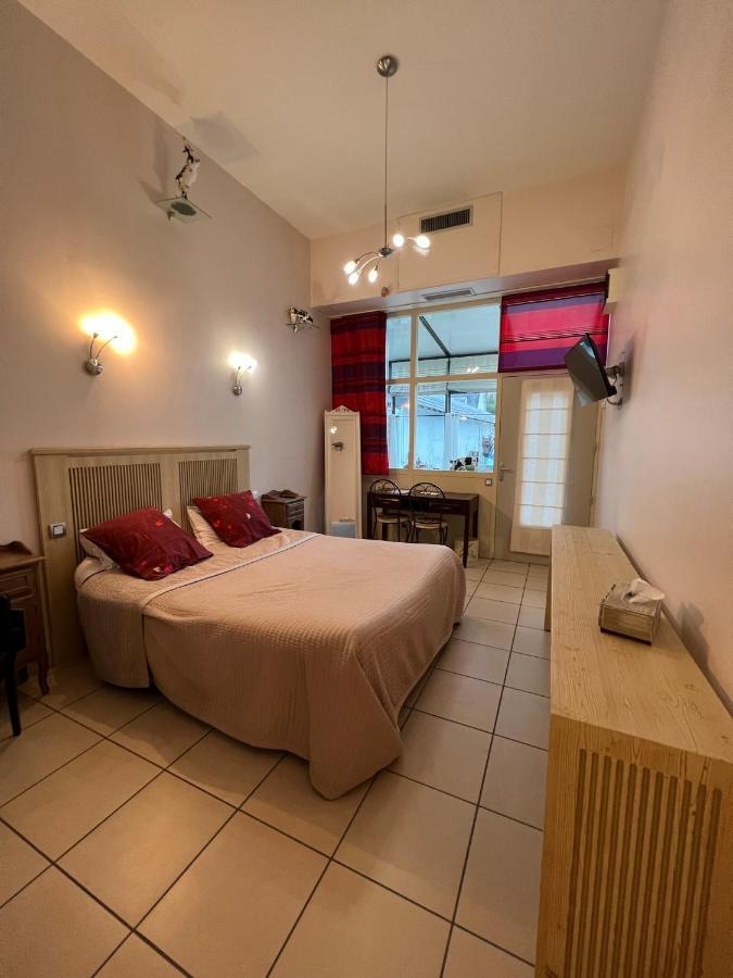 Hotel Le Manoir Aux Vaches Yvetot Bagian luar foto
