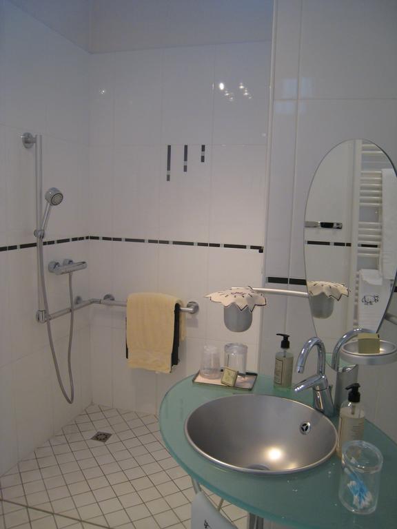 Hotel Le Manoir Aux Vaches Yvetot Bagian luar foto
